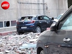 गाजियाबाद में बड़ा हादसा टला: हाईराइज सोसायटी की 12वीं मंजिल से गिरा छज्जा, कार के उड़े परखच्चे