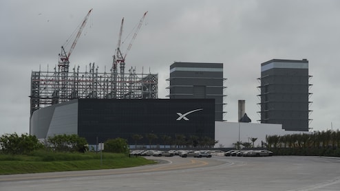 Musk Seizes On SpaceX Momentum With Push Toward Tesla Merger