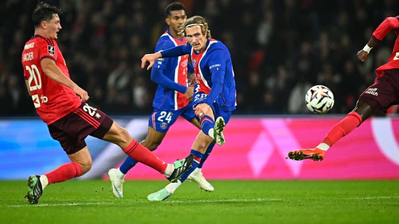 Mika Godts Stars As PSG Beat Lyon To Go Top Of Ligue 1
