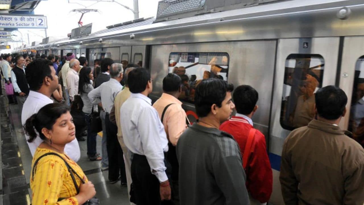 नोएडा-ग्रेनो मेट्रो देर रात तक चलेगी, हर 6 मिनट में मिलेगी ट्रेन,नोएडा से दिल्ली जाने वाले रेलयात्रियों को मिलेगा फायदा