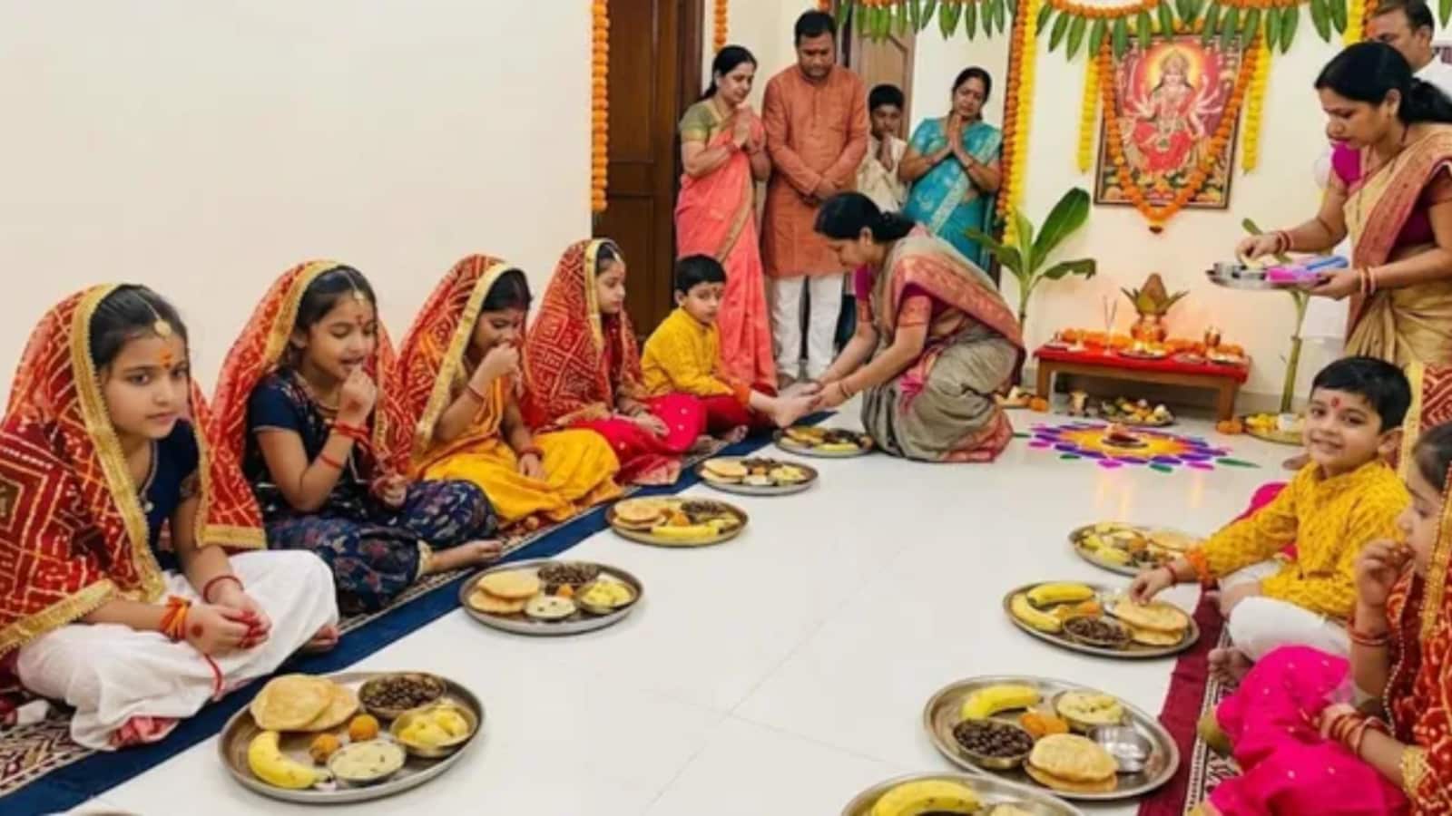 Navratri 2026: 19 अक्टूबर को अष्टमी-नवमी का महासंयोग, कन्या पूजन से पहले करें हवन या बाद में? जानें व्रत पारण का सही समय