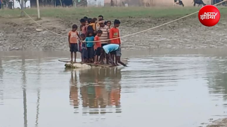 लालू परिवार के 'VIP' गढ़ की बदहाली! राघोपुर में रस्सी के सहारे नदी पार करते हैं छात्र, फाइलों में 'मौसम गुलाबी'