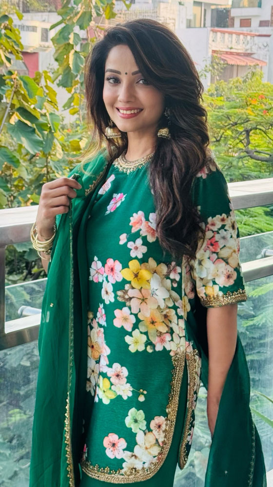Adaa Khan&rsquo;s Green Floral Elegance
