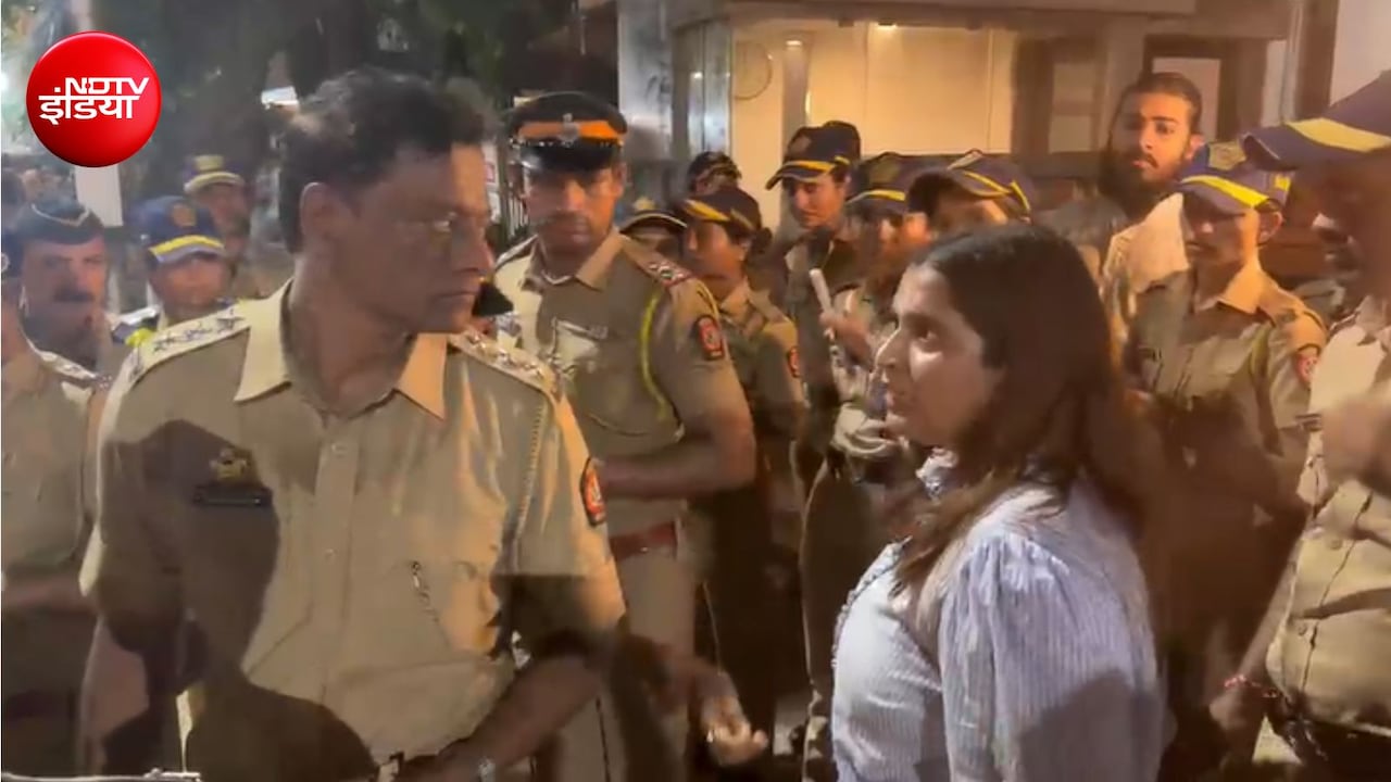 'इन्हें तुरंत उठाइए, दरवाजे पर बर्दाश्त नहीं करेंगे...', मुंबई में CJP प्रदर्शन के खिलाफ पुलिस से भिड़ गई महिला