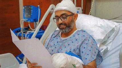 New Images Show Captain Smit Reading Israeli President's Letter In Hospital