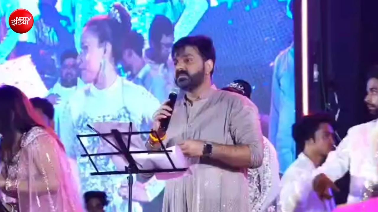 ‘अक्षरा सिंह मेरा बाबू है...’, मंच से पवन सिंह ने मांगी माफी, फिर फैंस से पूछ लिया ये सवाल
