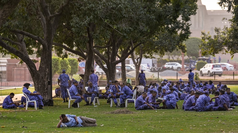 Delhi Protest: From Schools To Liquor Shops, Metro & More | Here's What Is Open And Closed On Oct 10 Amid CEC Row