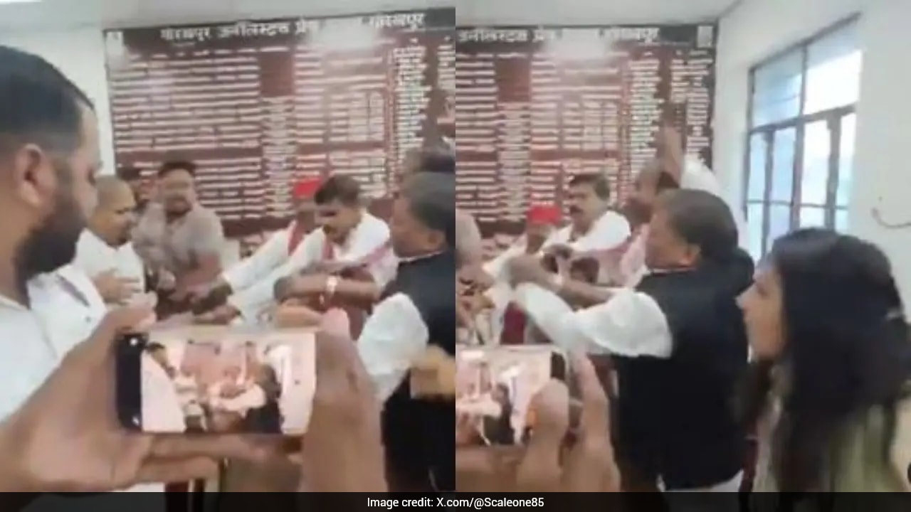 Seating Row Turns Ugly At Samajwadi Party Meet, Ex-UP District Chief Slapped