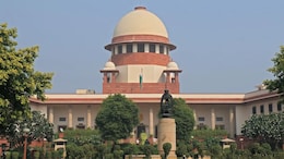 चाहे चपरासी हो या प्रमुख सचिव कानून की नजर में सब बराबर, पूर्व जज की याचिका पर सुप्रीम कोर्ट