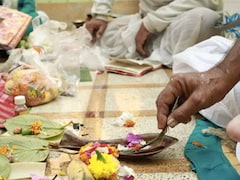 Pitru Paksha 2026: पितृ पक्ष में पानी कैसे दिया जाता है? जानिए तर्पण करने की सही विधि