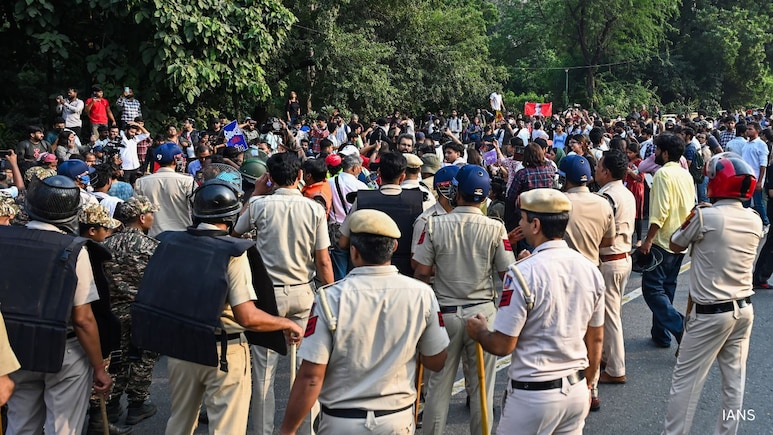 'No Coercive Action': Supreme Court In Journalist vs Cop In Molestation Case During Delhi Protest
