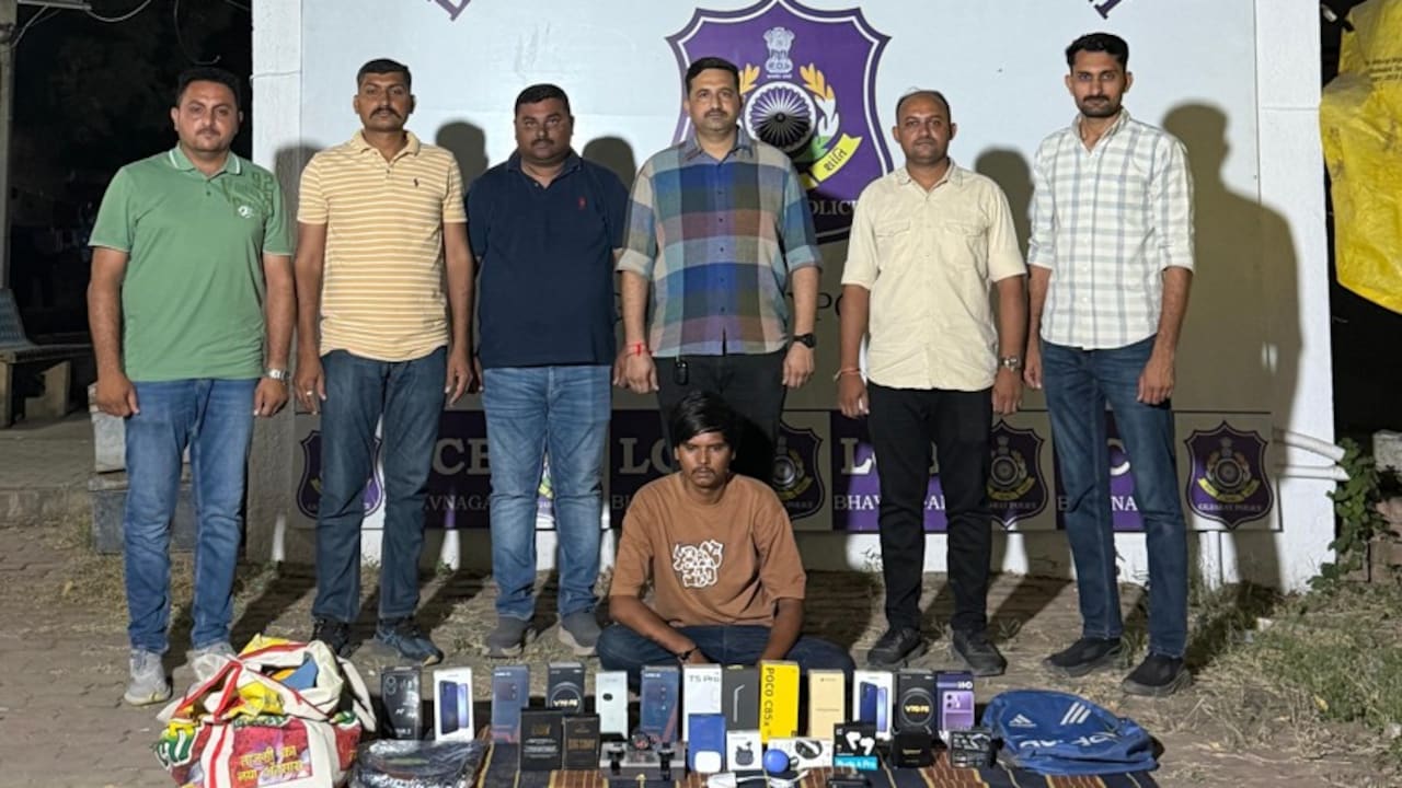 डिलीवरी एजेंट ही बन गया चोर, आईफोन-स्मार्टवॉच समेत लाखों के पार्सल लेकर हुआ चंपत