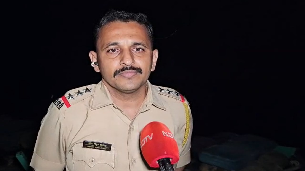 पुलिस NDTV से बात करते हुए