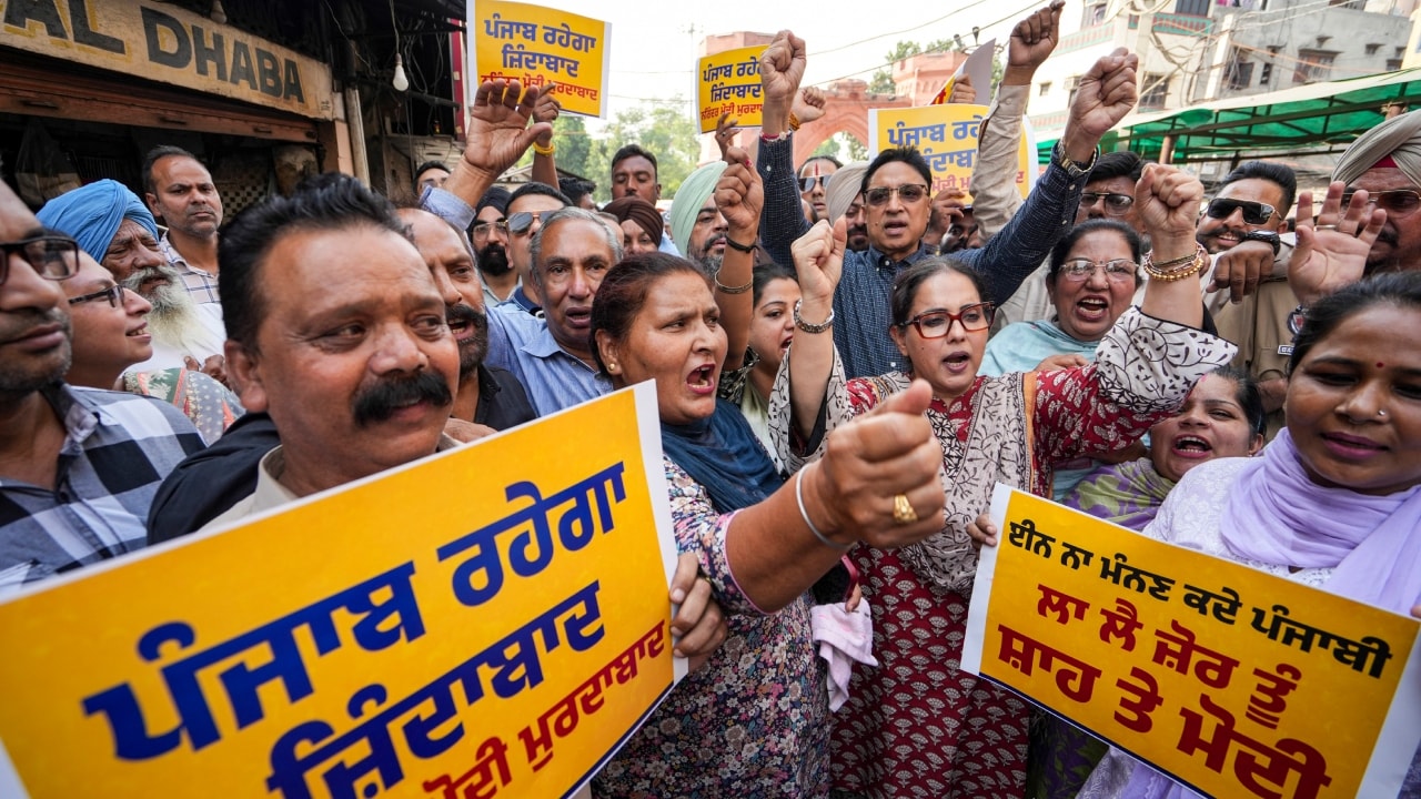 आम आदमी पार्टी ने सीबीआई की इस कार्रवाई को राजनीति से प्रेरित कार्रवाई बताया है.