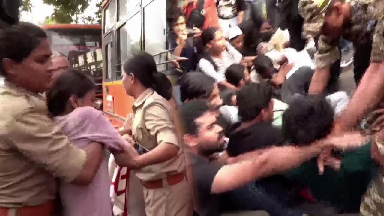Fresh Detentions At Rajiv Chowk As Protesters Gather In Central Delhi