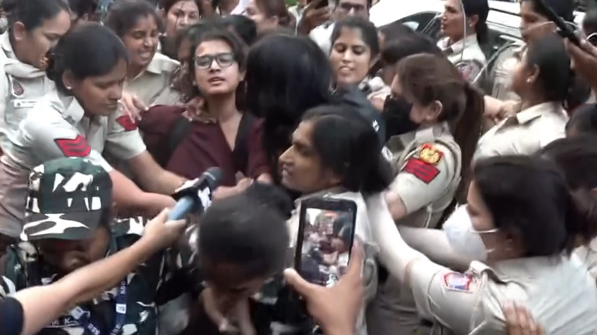 CJP's Tiranga March Stopped: Abhijit Dipke, Neha Bora Detained