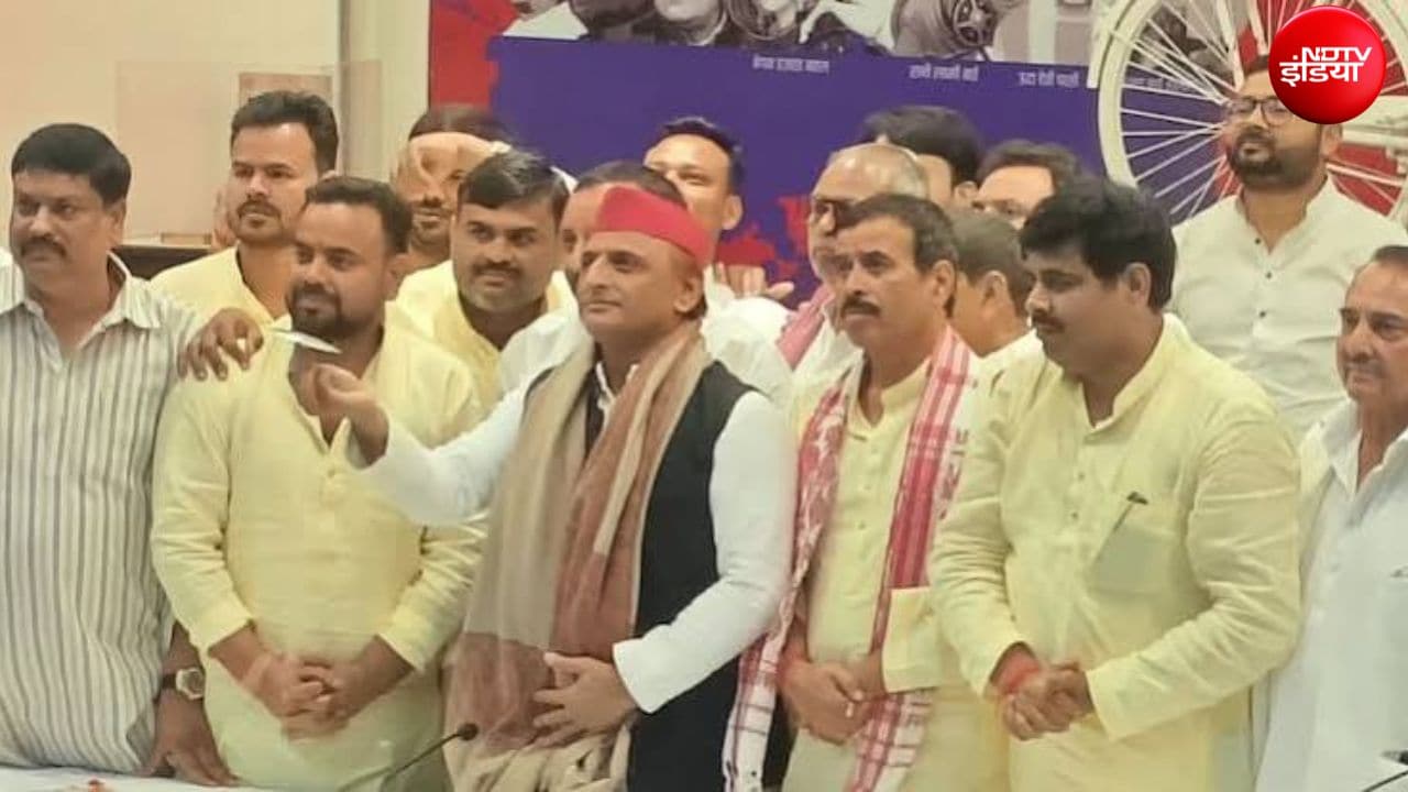 शिव, शंकर, विष्णु, कृष्ण... UP चुनाव से पहले सपा को मिला 'पांच भगवान' का साथ 