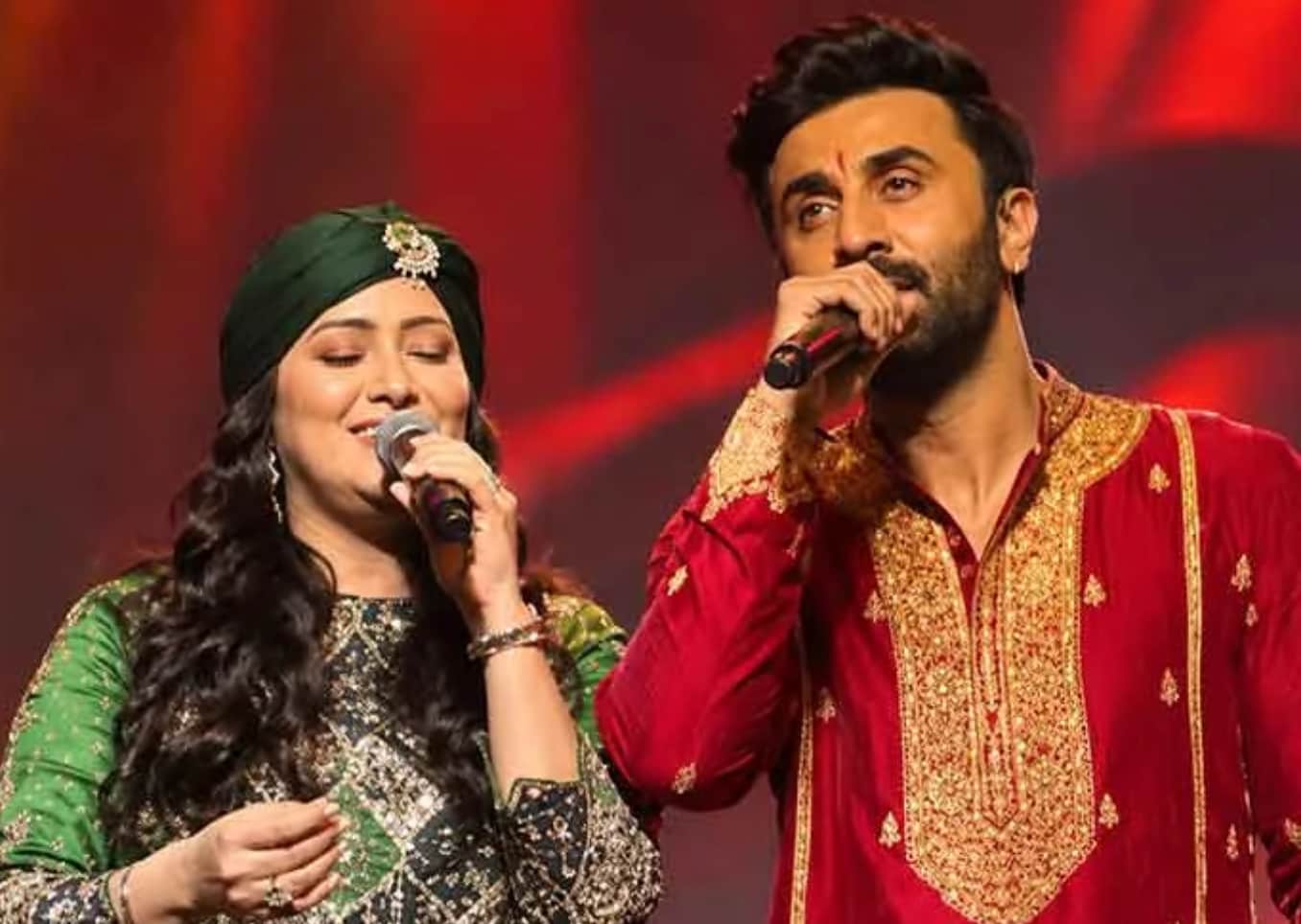 Ranbir Kapoor Sings Kabira At Durga Puja Pandal In Mumbai