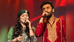 Ranbir Kapoor Sings <i>Kabira</i> At Durga Puja Pandal In Mumbai