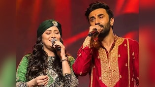 Ranbir Kapoor Sings <i>Kabira</i> At Durga Puja Pandal In Mumbai