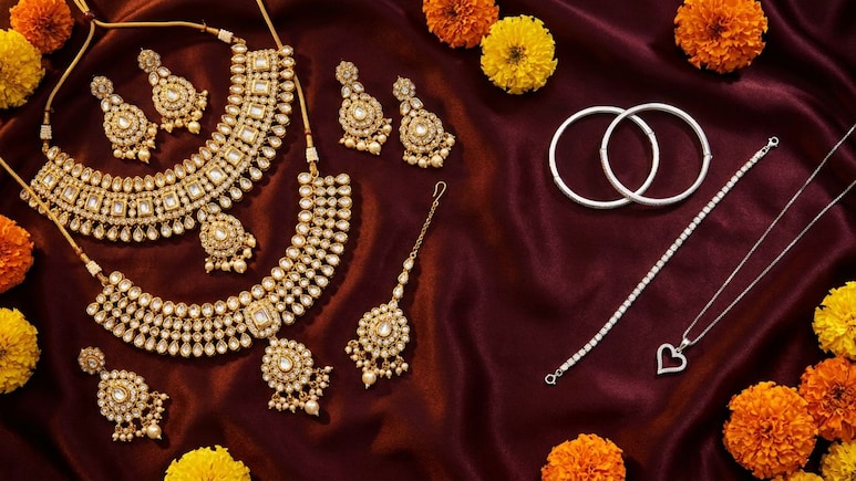 Amazon Sale: त्योहारों पर सिंपल आउटफिट को भी मिलेगा शाही लुक, इन खूबसूरत ट्रेडिशनल ज्वेलरी को आज ही बनाएं अपना