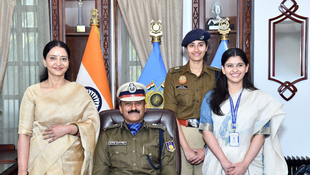 IPS Aishwarya Singh Delhi Police ADCP Lady Singham video Viral During Protest IPS Aishwarya Singh Delhi Police ADCP Lady Singham video Viral During Protest