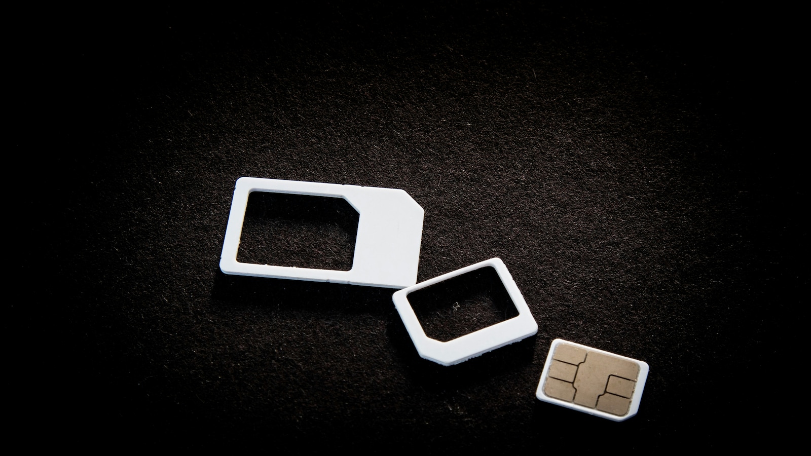No Active SIM, No Messaging? What New SIM-Binding Rules Mean For WhatsApp, Signal And Telegram Users