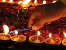 Navratri 2026: मुख्य द्वार से तिजोरी तक, अष्टमी-नवमी पर इन 5 जगहों पर जलाएं दीपक