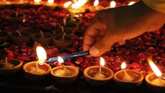 Navratri 2026: मुख्य द्वार से तिजोरी तक, अष्टमी-नवमी पर इन 5 जगहों पर जलाएं दीपक