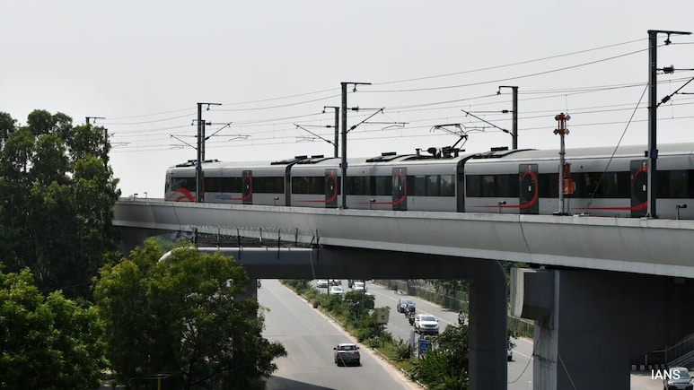 Posters Questioning Government Found Inside Delhi Metro Train, Case Filed Posters Questioning Government Found Inside Delhi Metro Train, Case Filed
