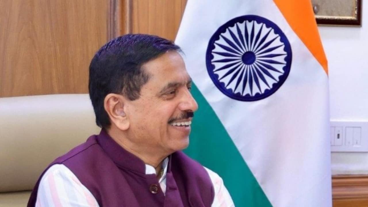 'मार्क्सवादी बन गया है हमारा एजुकेशन सिस्टम', शिक्षा मंत्री प्रह्लाद जोशी ने क्यों कही ये बात?