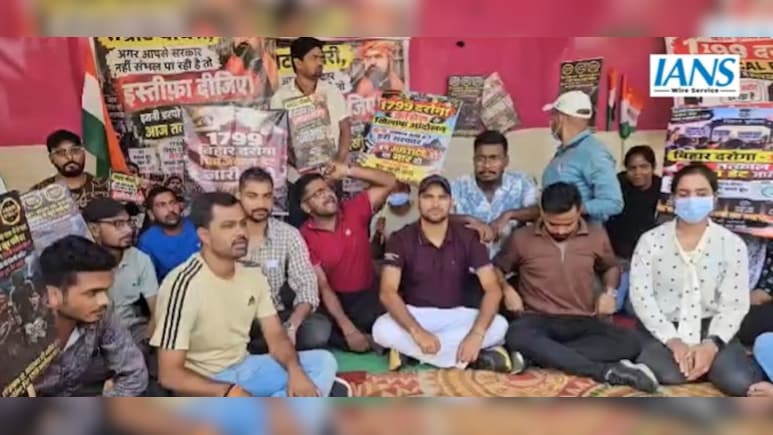 बिहार में दारोगा भर्ती परीक्षा रद्द होने पर फूटा अभ्यर्थियों का गुस्सा, सोमवार को CM आवास का घेराव