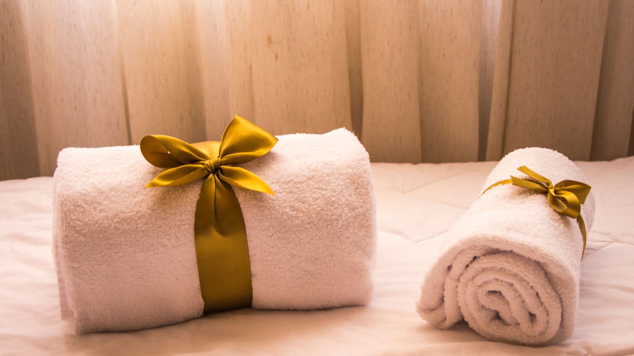 7 Soft Cotton Towel Sets That Feel Comfortable Without Being Bulky