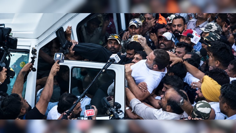 Rahul Gandhi Dragged Into Bus, Detained By Delhi Police Near Jantar Mantar | Watch
