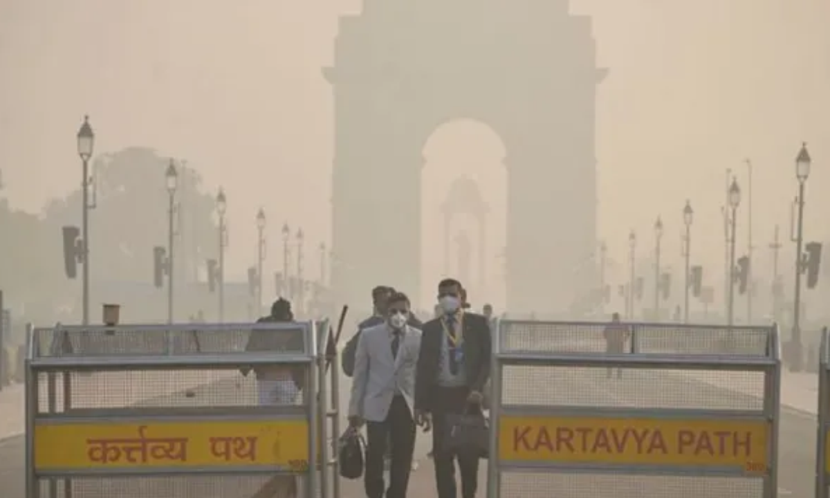 Delhi Pollution: दिल्ली में लागू हुआ Grap-1, पार्किंग चार्ज दोगुना, कंस्ट्रक्शन पर रोक समेत कई पाबंदी