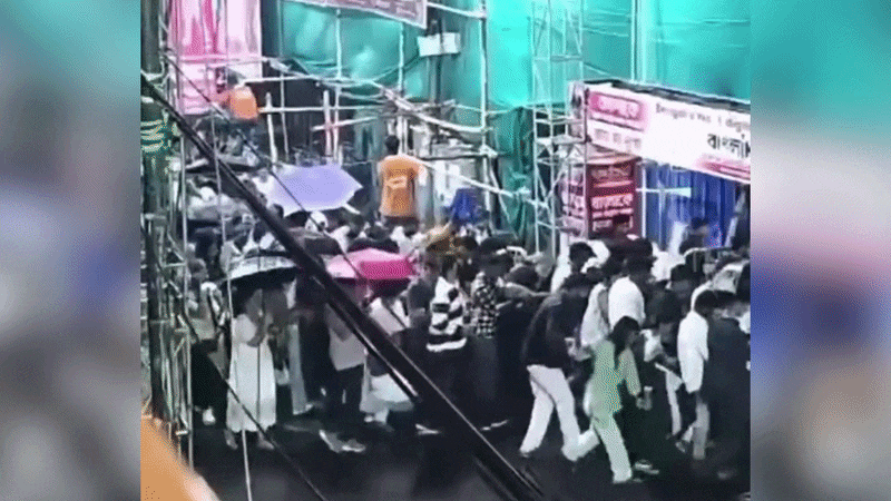 Exclusive: बदहवास दौड़ते लोग, बिलखते बच्चे... कोलकाता दुर्गा पूजा भगदड़ का वीडियो आया सामने