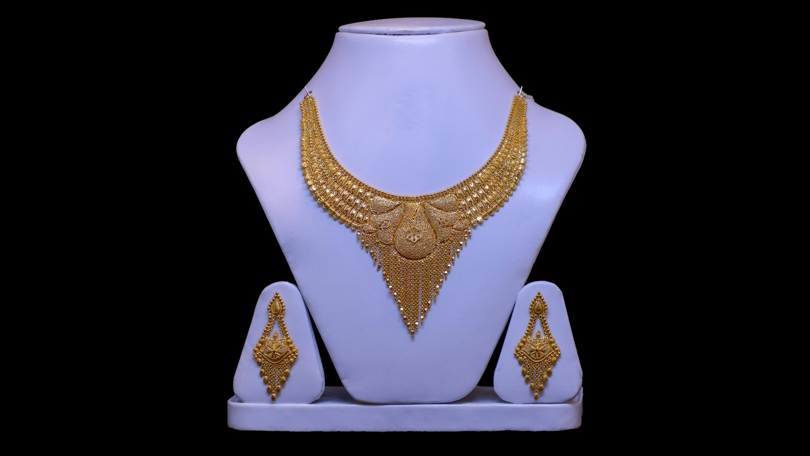 Received Gold From Parents? Do You Need To Pay Tax When You Sell It?