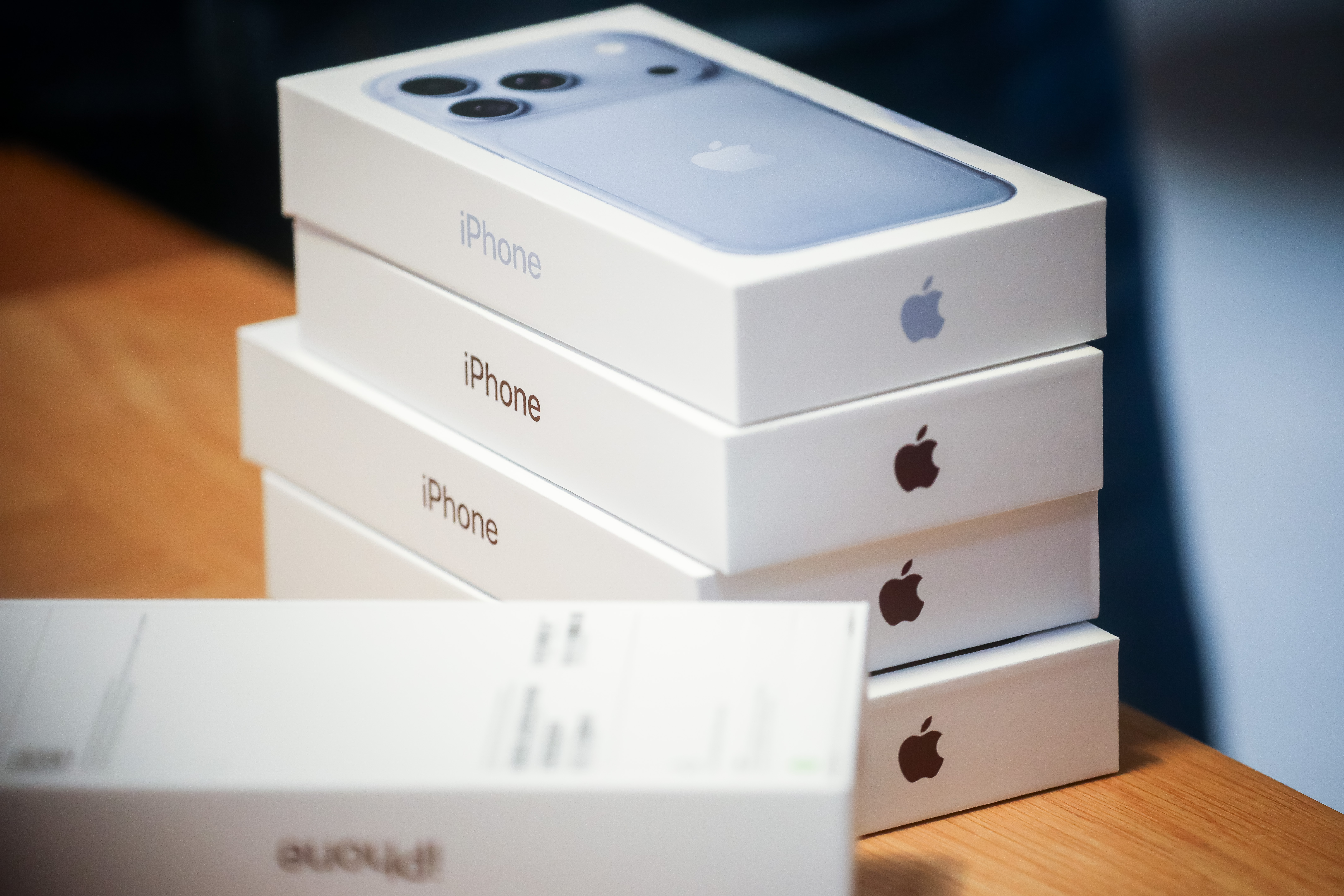 Case Filed Against Man At Kochi Airport After Row Over iPhone Customs Duty