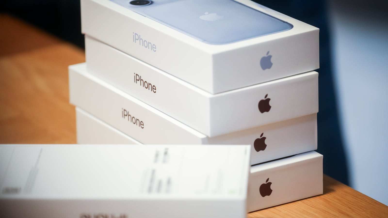 NRI Passenger Challenges Customs Duty Demand on iPhone at Kochi Airport