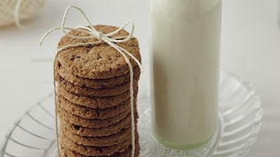 Dodla Dairy Milk, Priyagold Biscuits Face FSSAI Heat Over Multiple Food Safety Violations