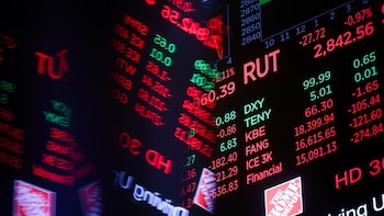 Wall Street Highlightes: S&P 500 Halts Three-Day Fall, Nasdaq Changed Little After Wednesday's Rout
