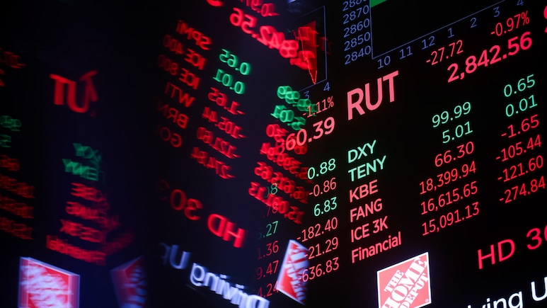Wall Street Highlights: S&P 500 Halts Three-Day Fall, Nasdaq Changed Little After Wednesday's Rout
