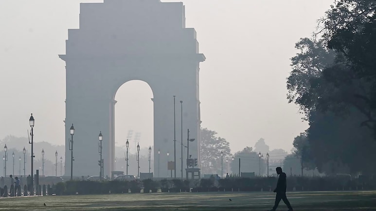 देश का सबसे प्रदूषित शहर रहा हापुड़, रात में AQI 300 पार, दिल्ली के चांदनी चौक की हवा भी बहुत खराब
