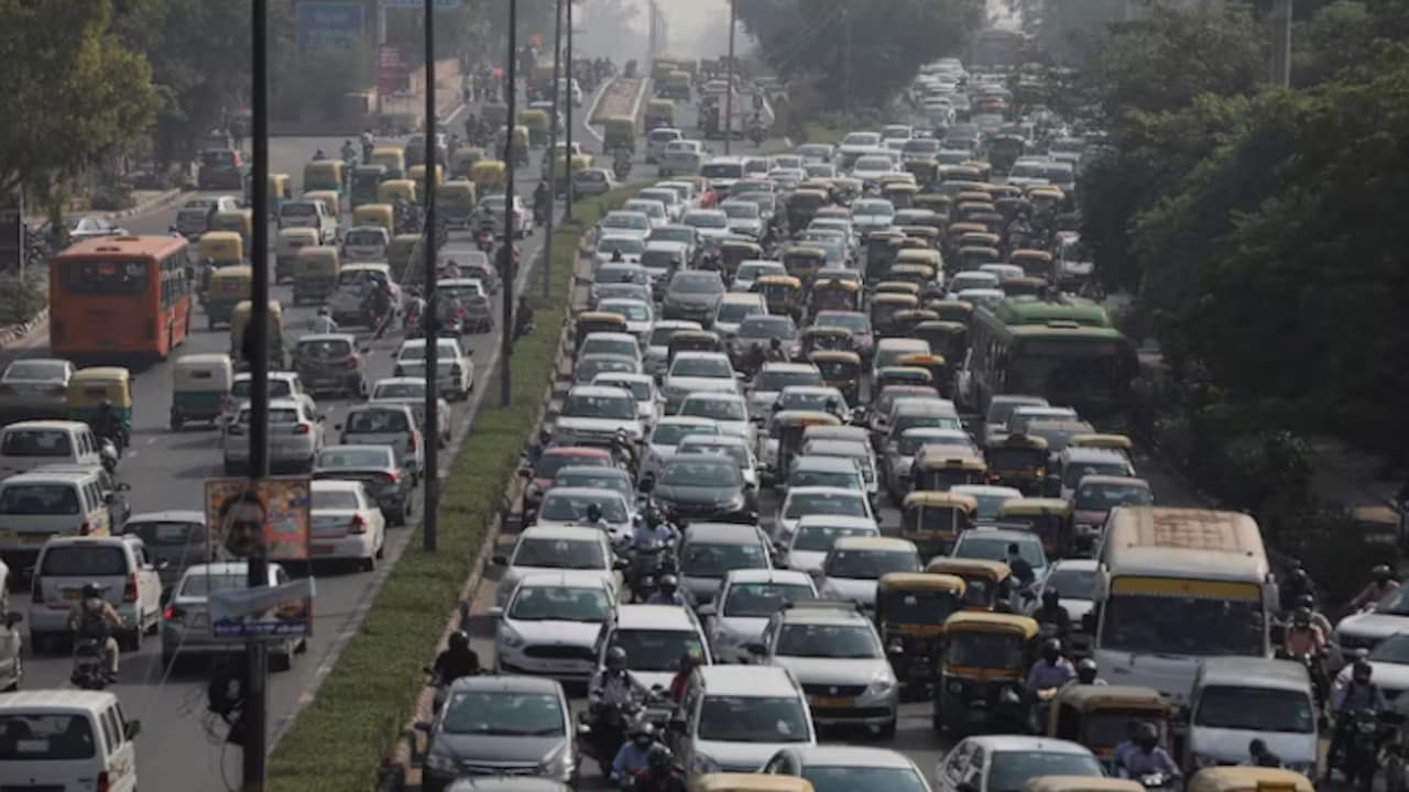 दिल्ली से नोएडा-ग्रेटर नोएडा आज संभलकर निकलें, कांशीराम की पुण्यतिथि पर दलित प्रेरणा स्थल पर भीड़, जानें कहां-कहां ट्रैफिक डावयर्जन