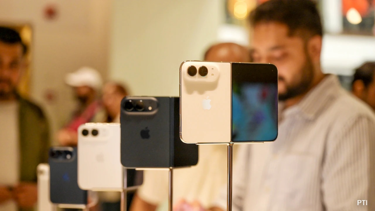 iPhone Duo Sold Out On Blinkit In 5 Minutes, Internet Says "Rich Nation"