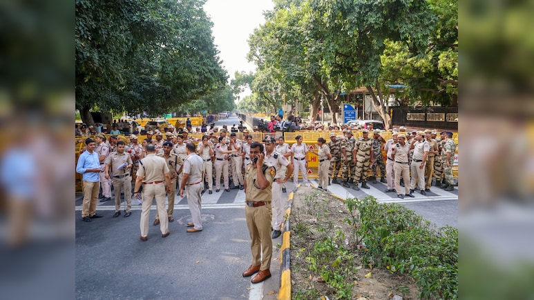Internet Shutdown In Delhi! Mobile Data To Be Suspended Near Jantar Mantar From 10 PM Tonight