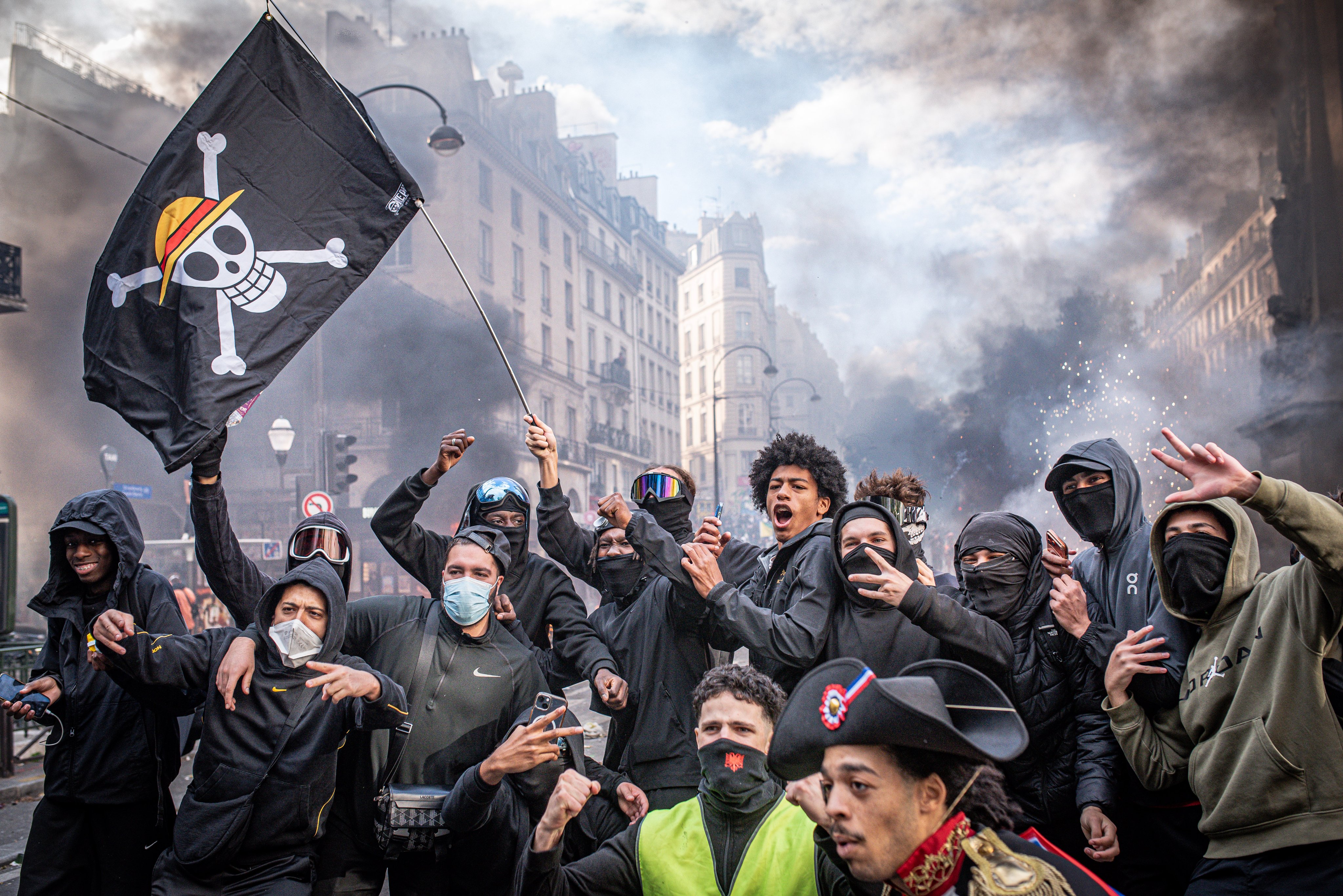 Shops and supermarkets reported heavy losses after masked groups broke in, and public buildings and police vehicles came under attack in several cities.