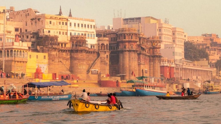 नवंबर में कहां घूमने जाएं, पहाड़, बीच, जंगल और आध्यात्मिक यात्रा के लिए 5 शानदार डेस्टिनेशन