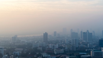One Of Asia's Richest Cities Is Choking On Haze Ahead Of Its Biggest F1 Weekend. Here's What's Happening