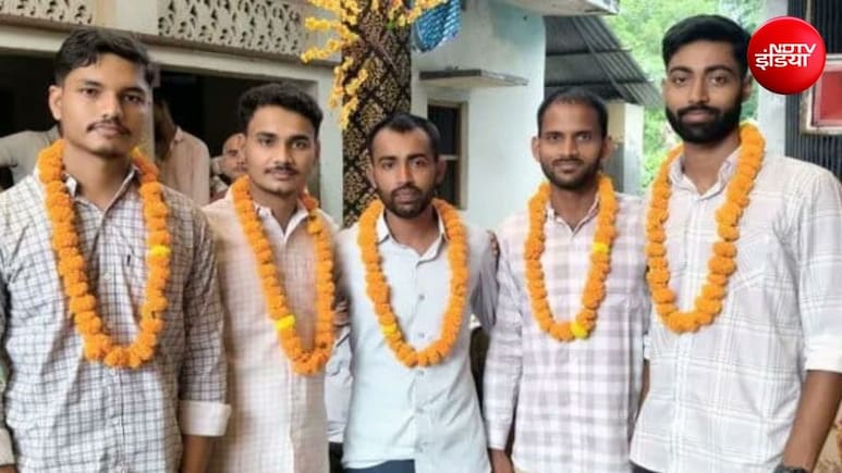 यूपी पुलिस में सिपाही बनेंगे एक ही गांव के पांच दोस्त, एक साथ करते थे सरकारी नौकरी की तैयारी